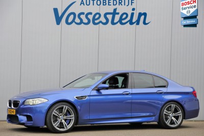 BMW 5 Serie M5 / Head-Up / Stoelverw. & Koeling / Complete historie! / Privacy glas / Stoelmassage / Monte Carlo Blue